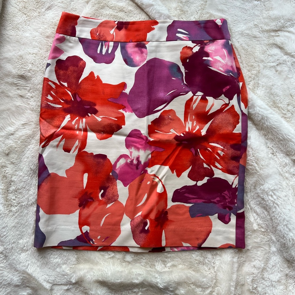 LOFT Floral Pencil Skirt 🌸